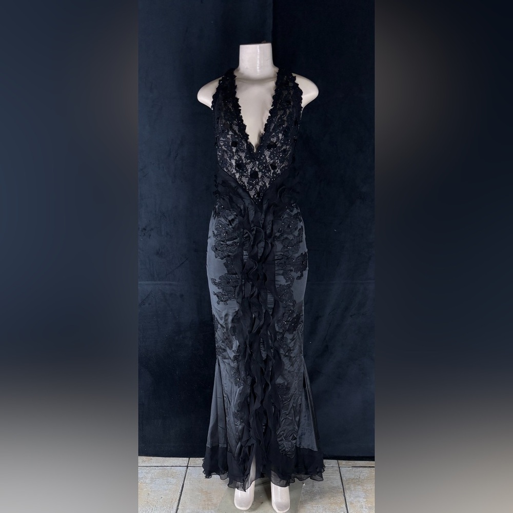 Elegant Black Lace V-Neck Evening Gown